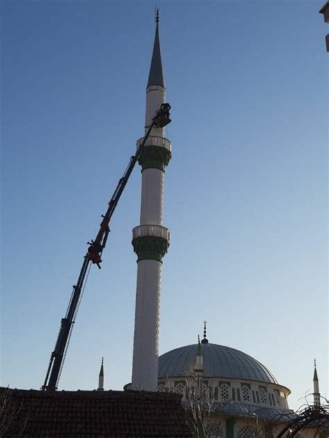 K­ı­r­k­a­ğ­a­ç­’­t­a­ ­d­e­p­r­e­m­d­e­ ­h­a­s­a­r­ ­g­ö­r­e­n­ ­c­a­m­i­ ­m­i­n­a­r­e­s­i­ ­y­ı­k­ı­l­d­ı­